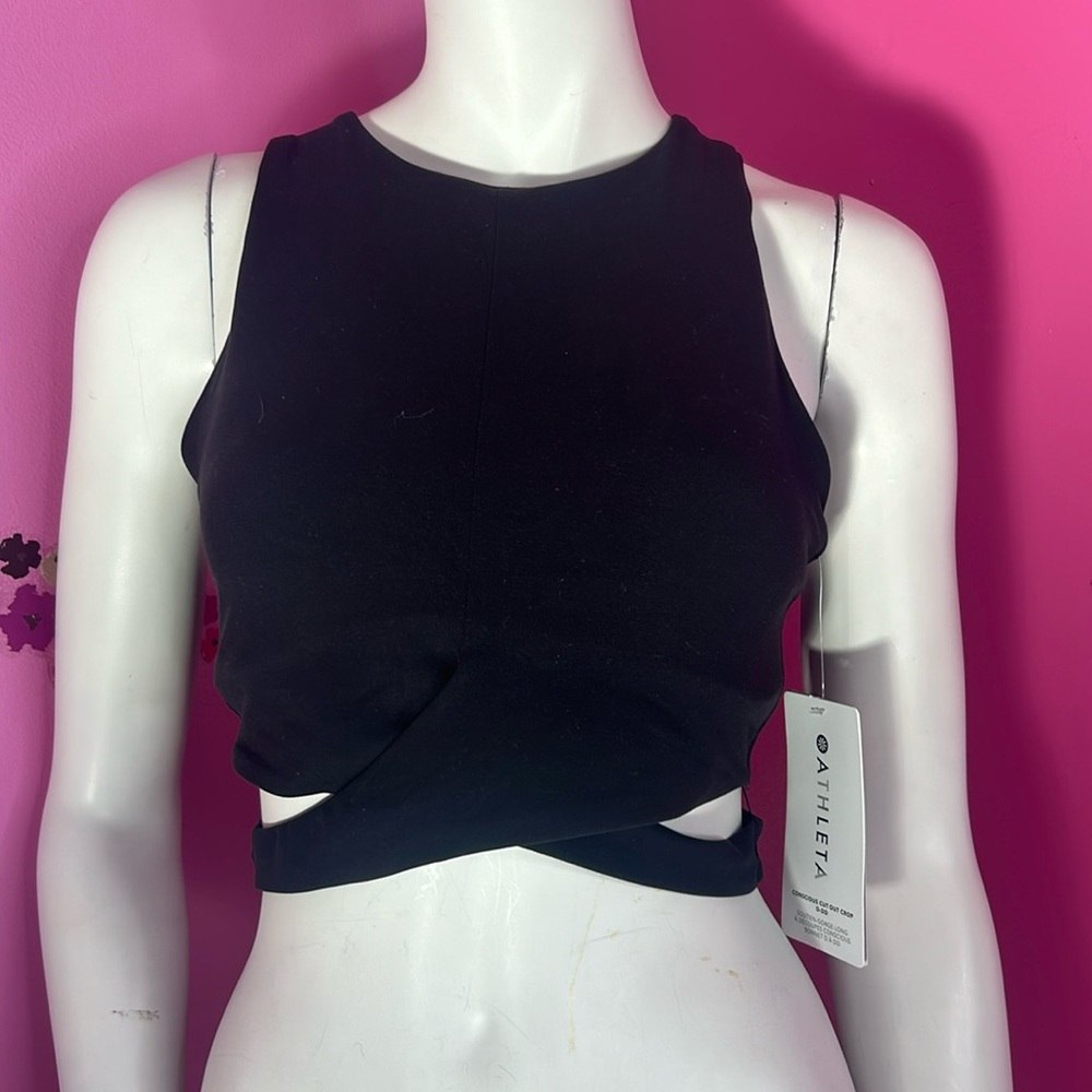 Athleta conscious cut out crop top small and medium D-DD black